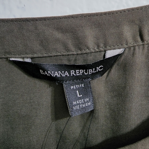 BANANA REPUBLIC Long Sleeve Blouse in Mistletoe Green Size LP NWT - Picture 6 of 10